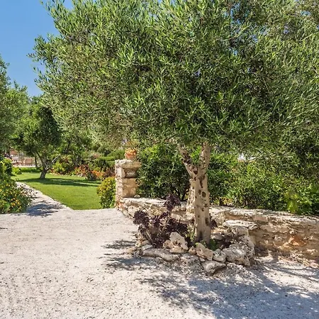 Traditional Villa With Amazing View 51 *